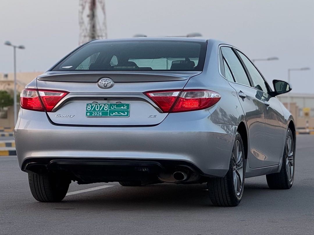 2017 Toyota Camry SE thumbnail 7