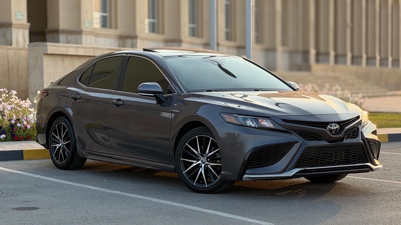 2021 Toyota Camry SE thumbnail 4