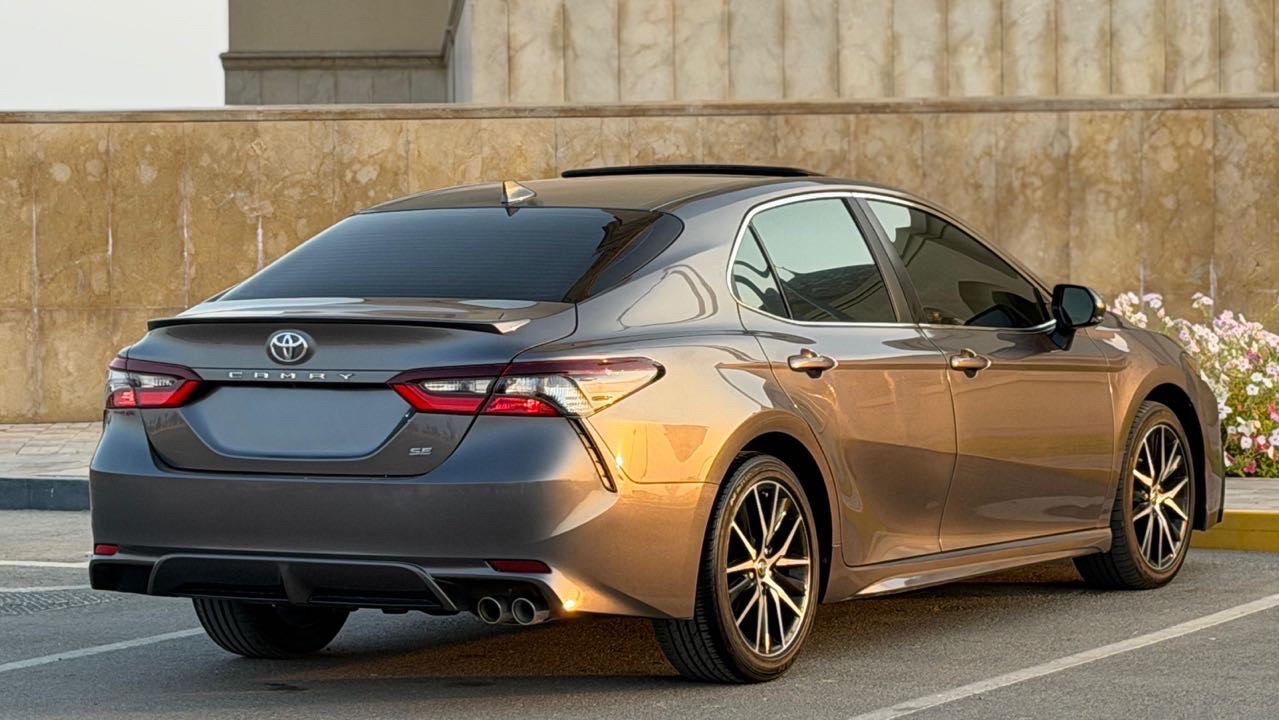 2021 Toyota Camry SE thumbnail 5