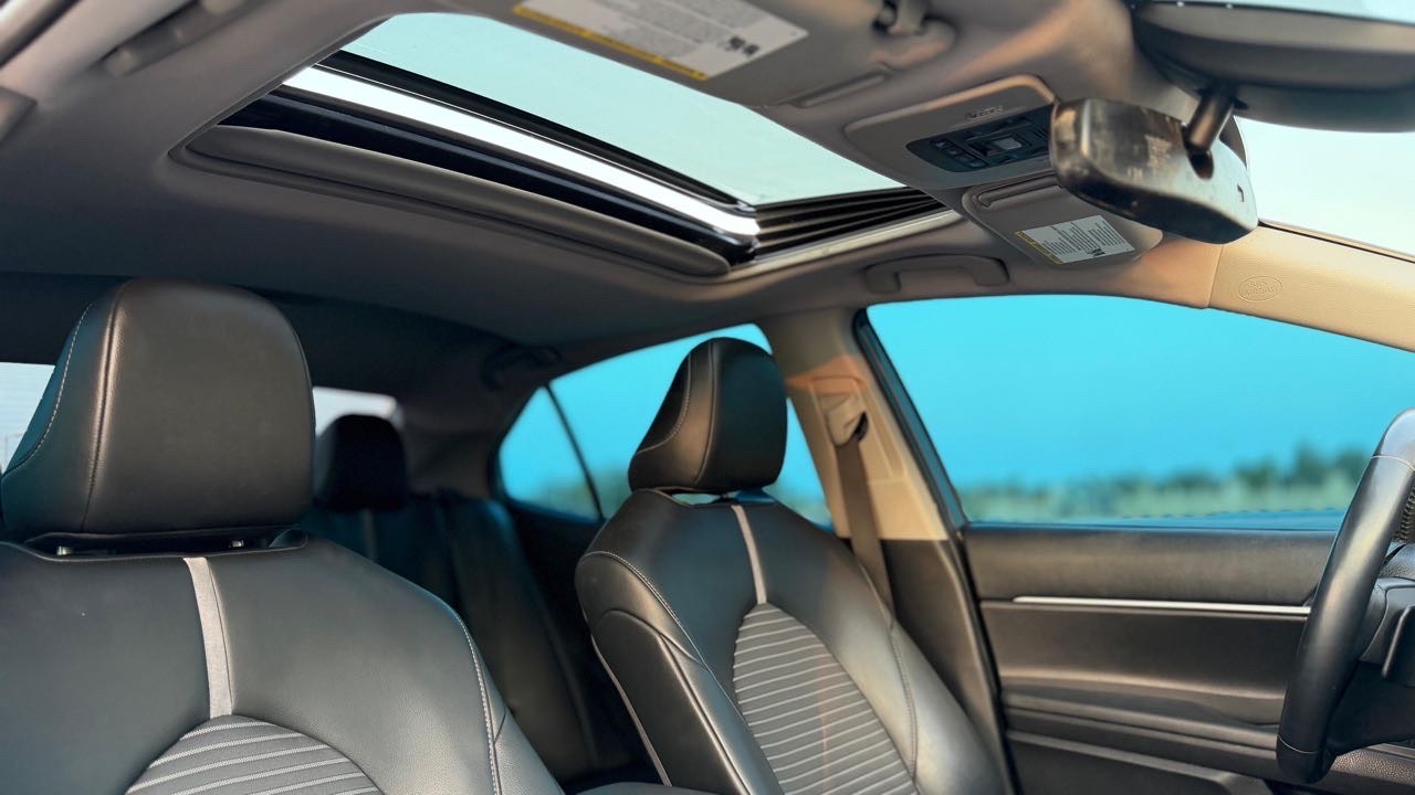 2021 Toyota Camry SE thumbnail 6