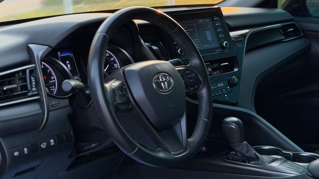 2021 Toyota Camry SE thumbnail 8
