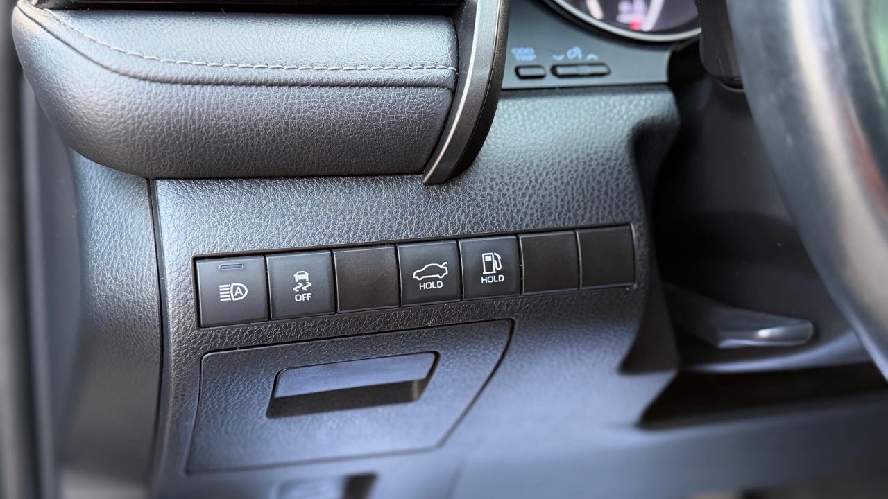 2021 Toyota Camry SE thumbnail 11