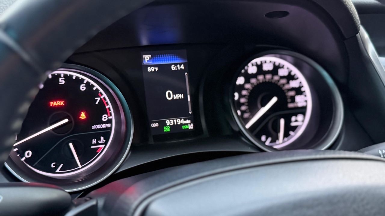 2021 Toyota Camry SE thumbnail 16