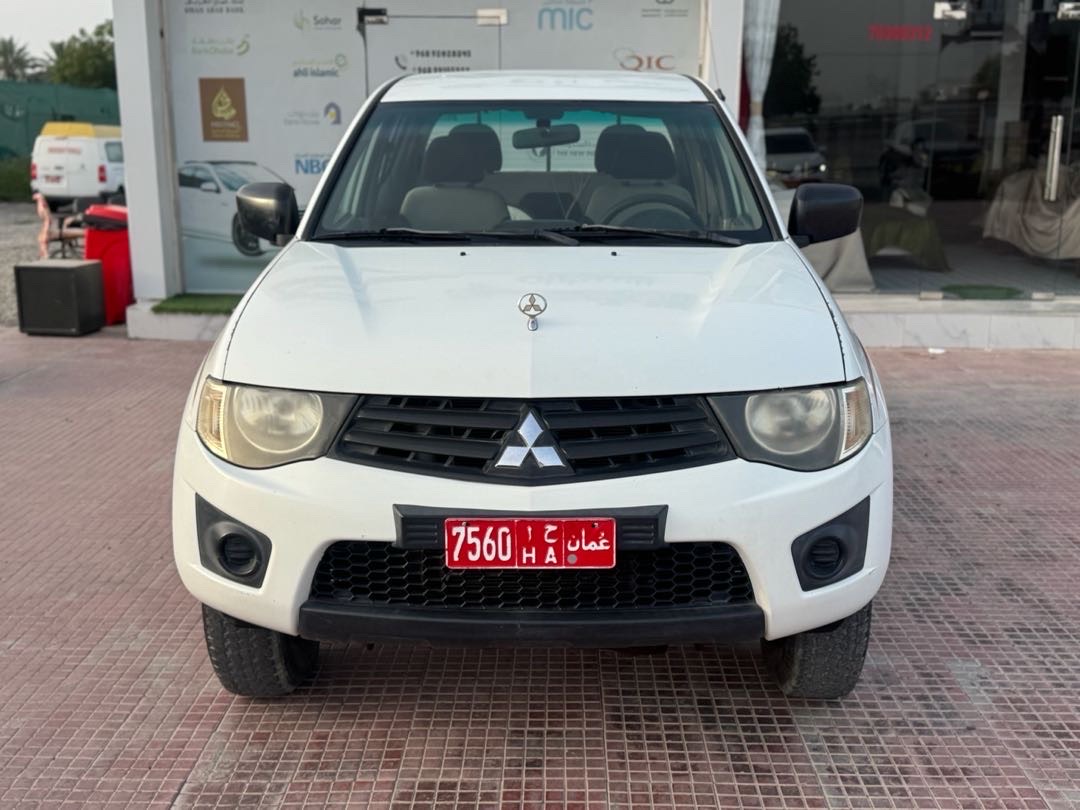 2015 Mitsubishi Outlander SE thumbnail 2