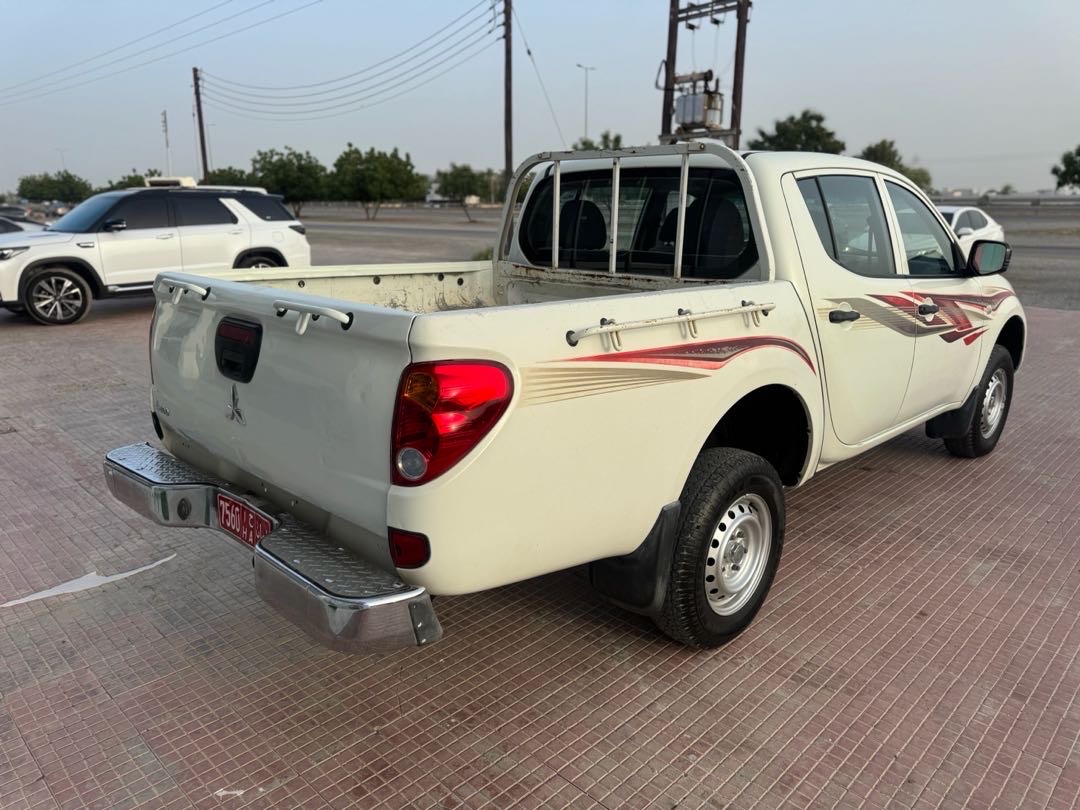2015 Mitsubishi Outlander SE thumbnail 5