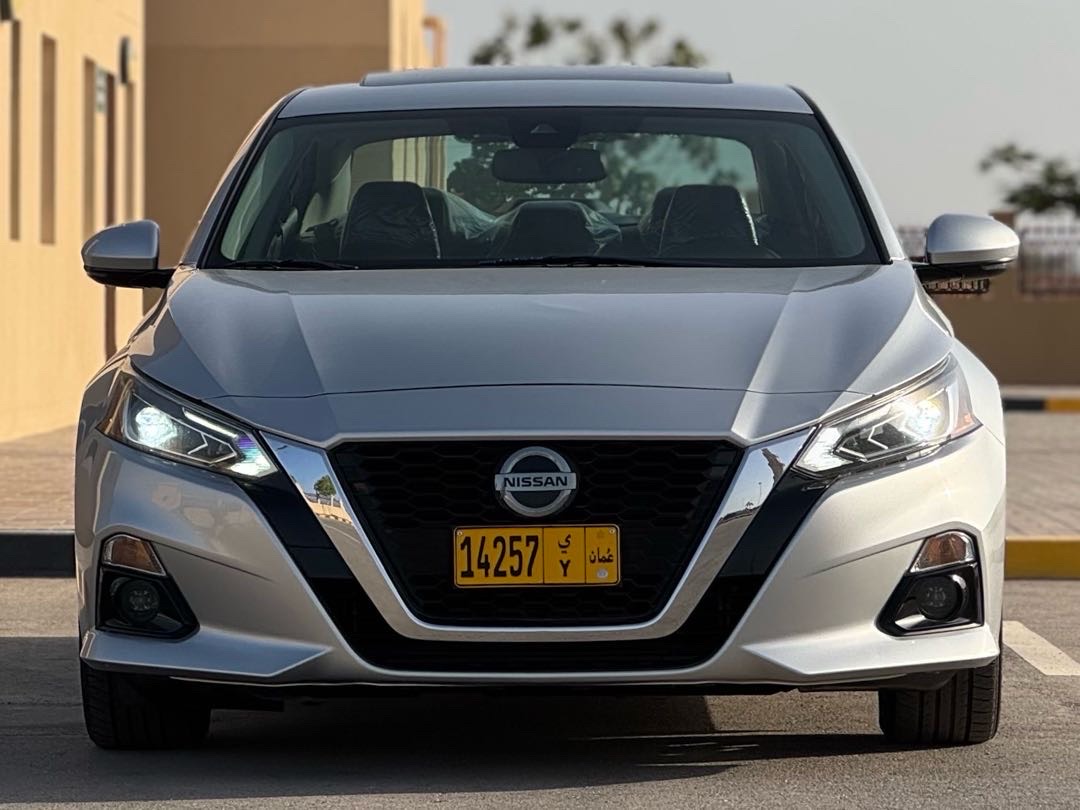 2019 Nissan Altima SL thumbnail 2