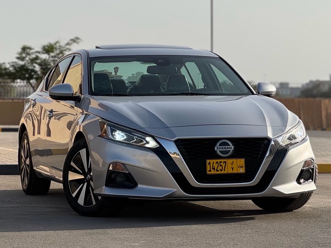 2019 Nissan Altima SL thumbnail 3