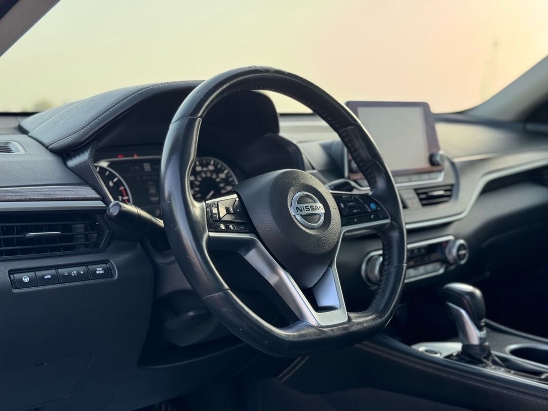 2019 Nissan Altima SL thumbnail 4