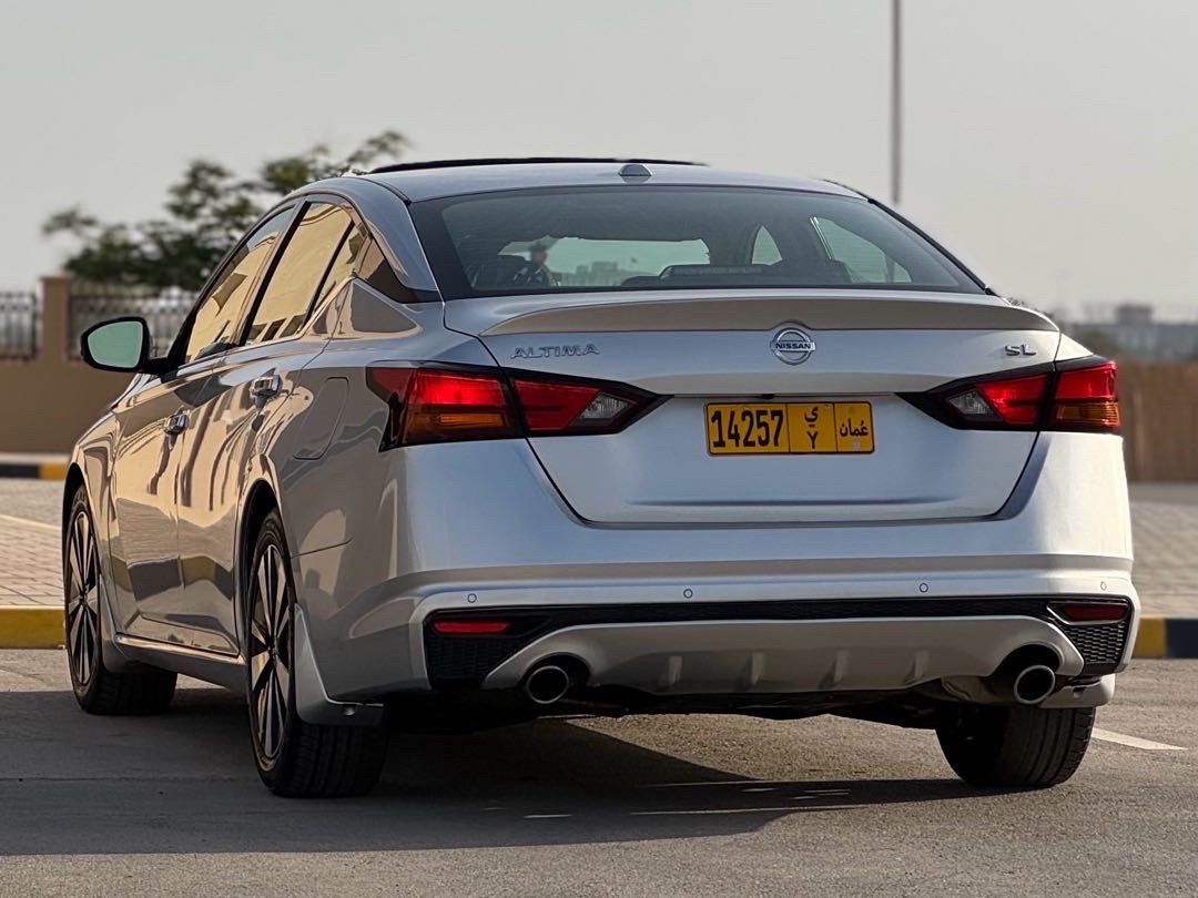 2019 Nissan Altima SL thumbnail 5