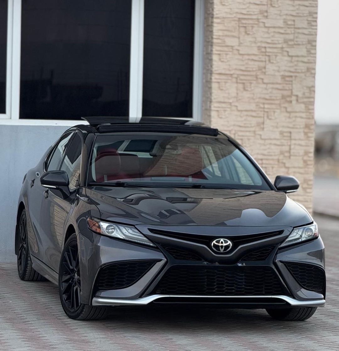 2021 Toyota Camry XSE thumbnail 2
