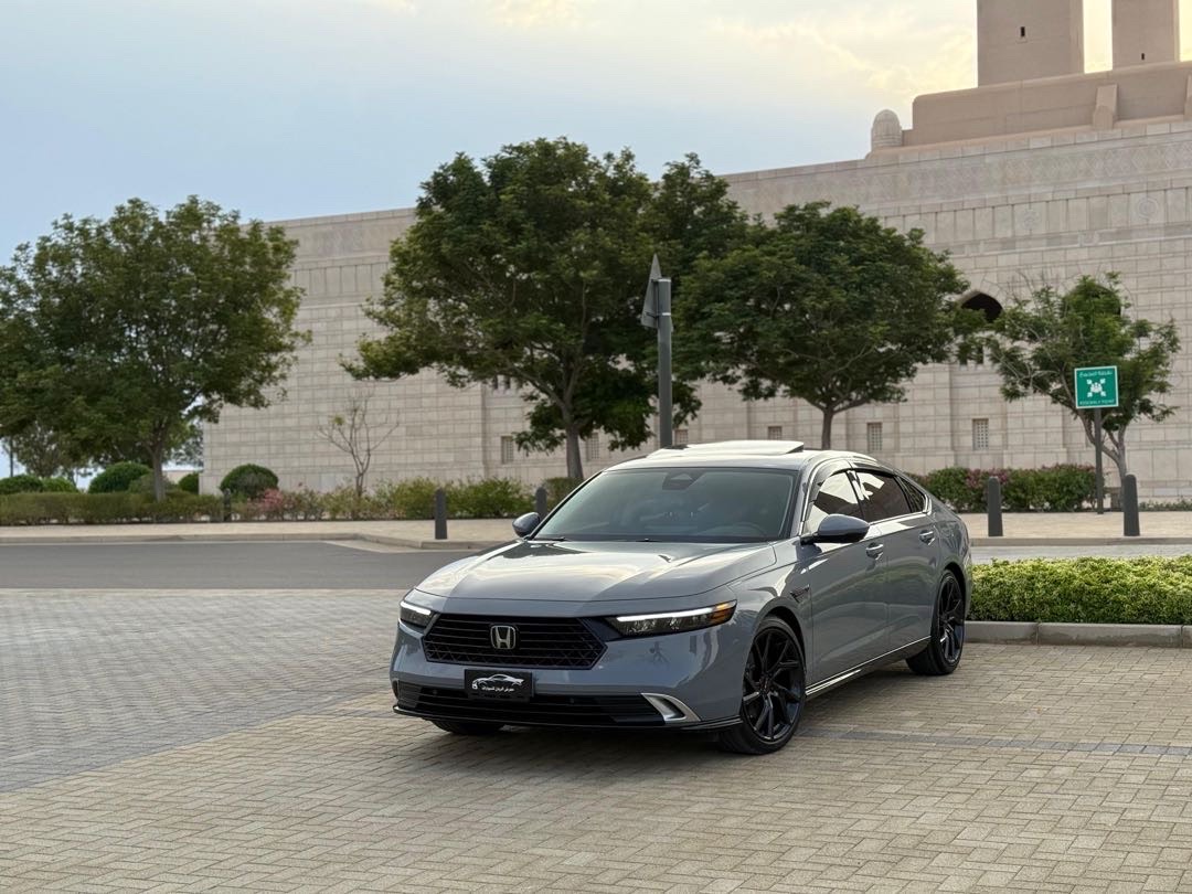 2024 Honda Accord Touring Hybrid thumbnail 2