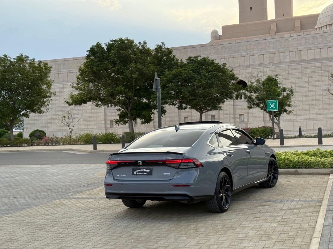 2024 Honda Accord Touring Hybrid thumbnail 3