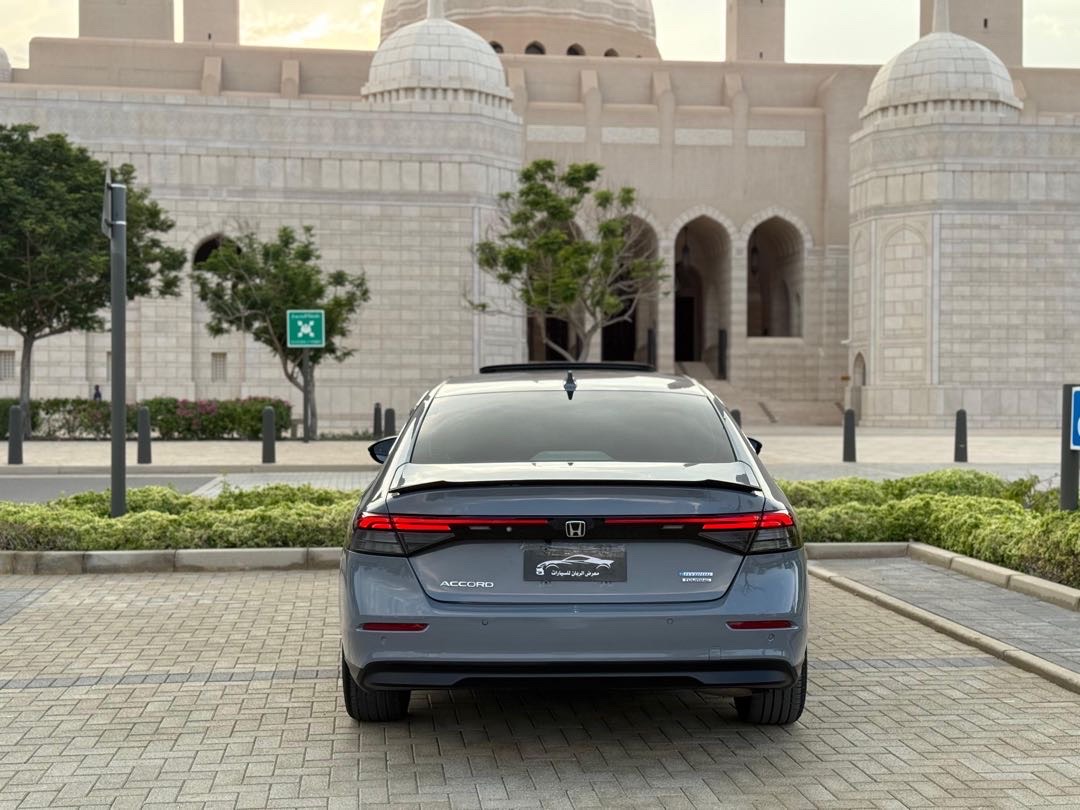 2024 Honda Accord Touring Hybrid thumbnail 4