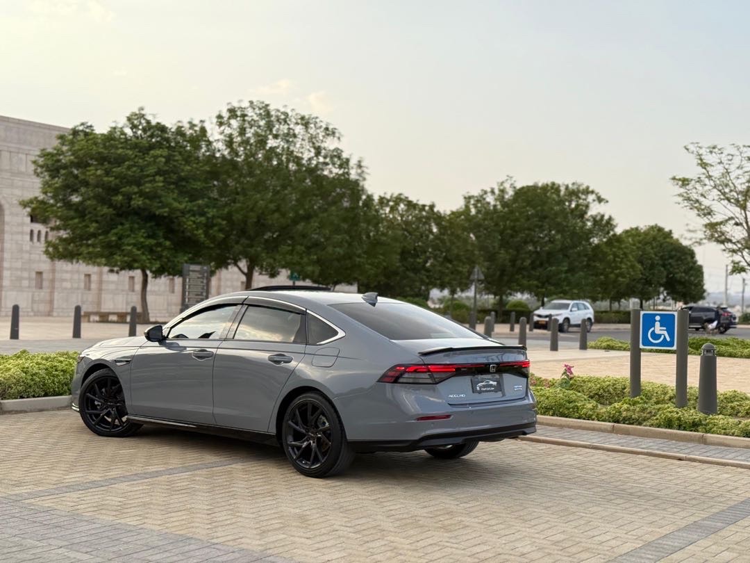 2024 Honda Accord Touring Hybrid thumbnail 8