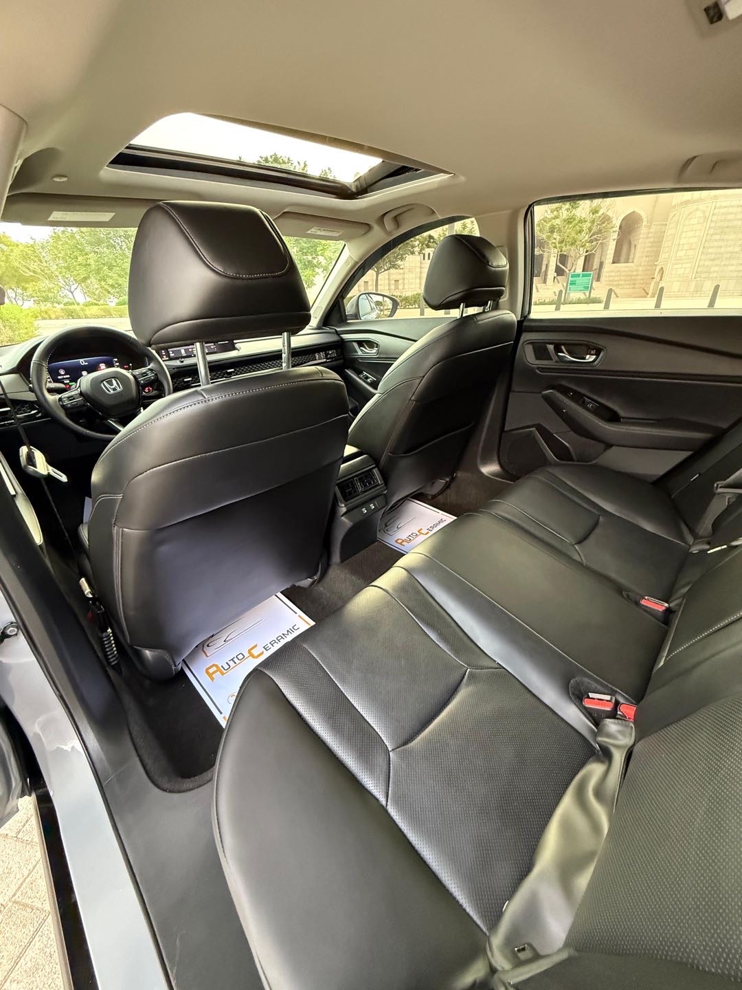 2024 Honda Accord Touring Hybrid thumbnail 10