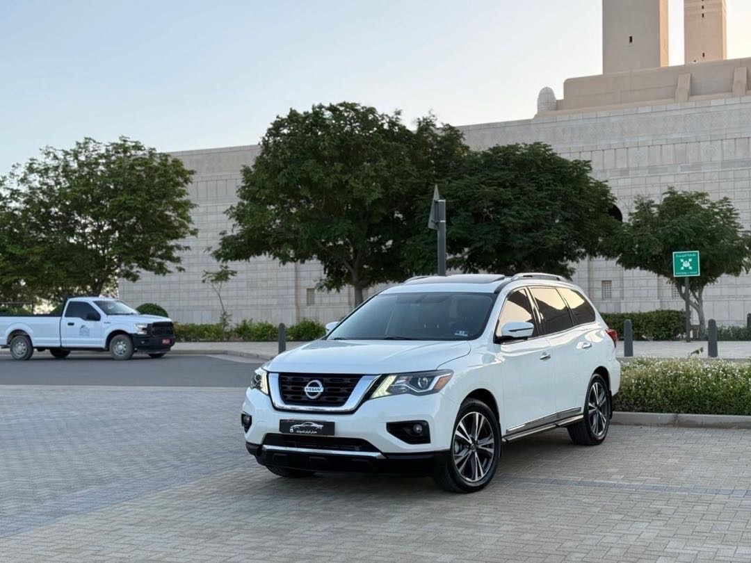 2017 Nissan Pathfinder Platinum thumbnail 3