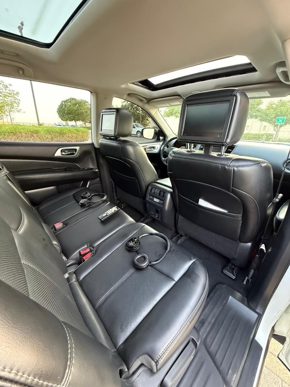 2017 Nissan Pathfinder Platinum thumbnail 16