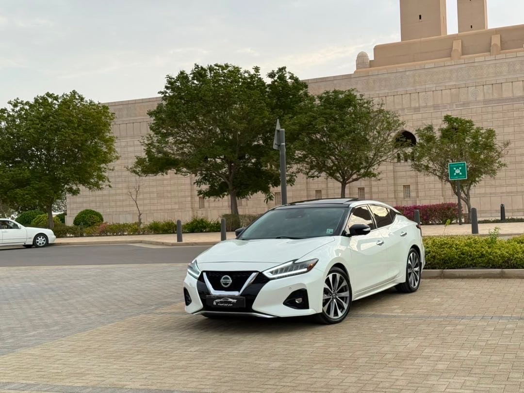 2019 Nissan Maxima Platinum thumbnail 2