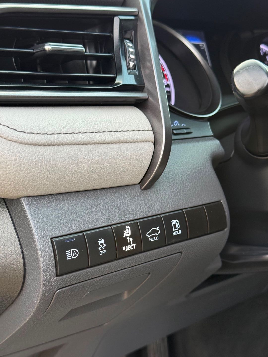 2023 Toyota Camry SE thumbnail 9