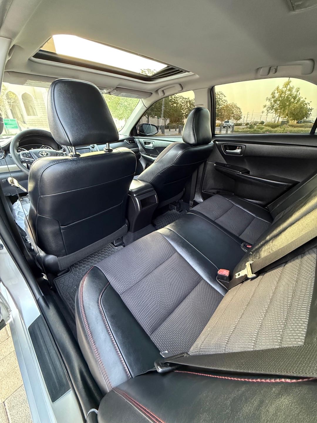 2017 Toyota Camry SE thumbnail 10