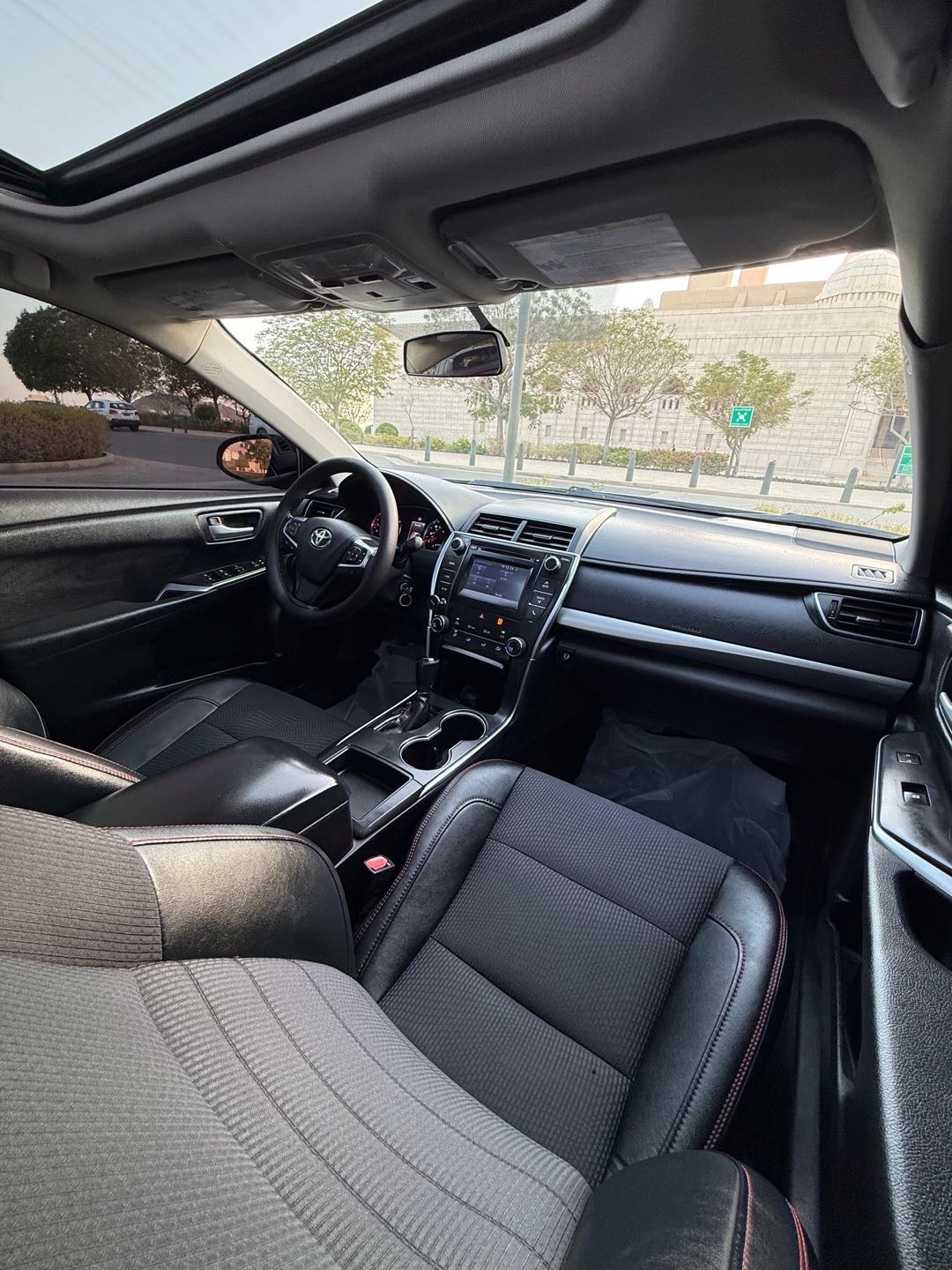 2017 Toyota Camry SE thumbnail 11