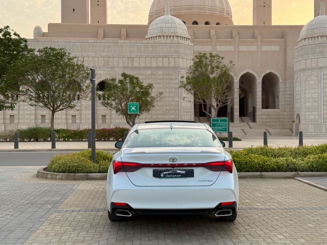 2021 Toyota Avalon Limited thumbnail 4