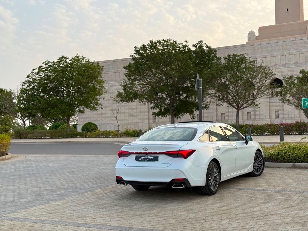 2021 Toyota Avalon Limited thumbnail 5