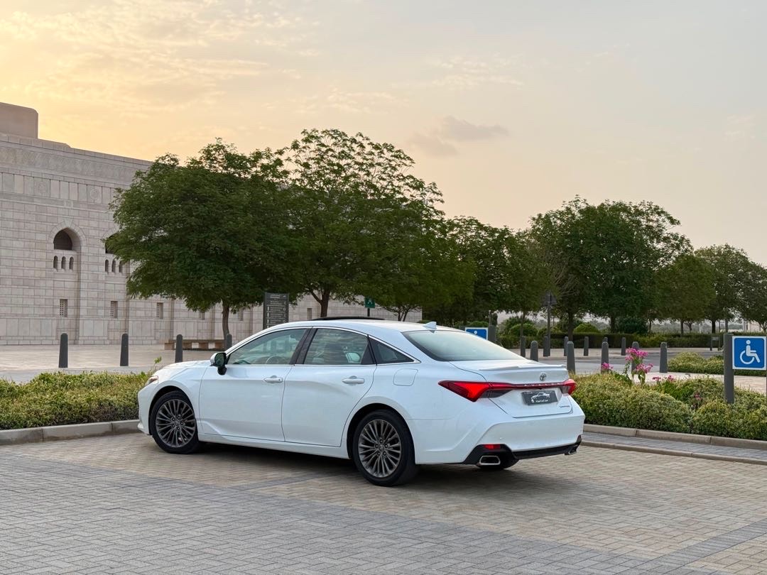 2021 Toyota Avalon Limited thumbnail 8