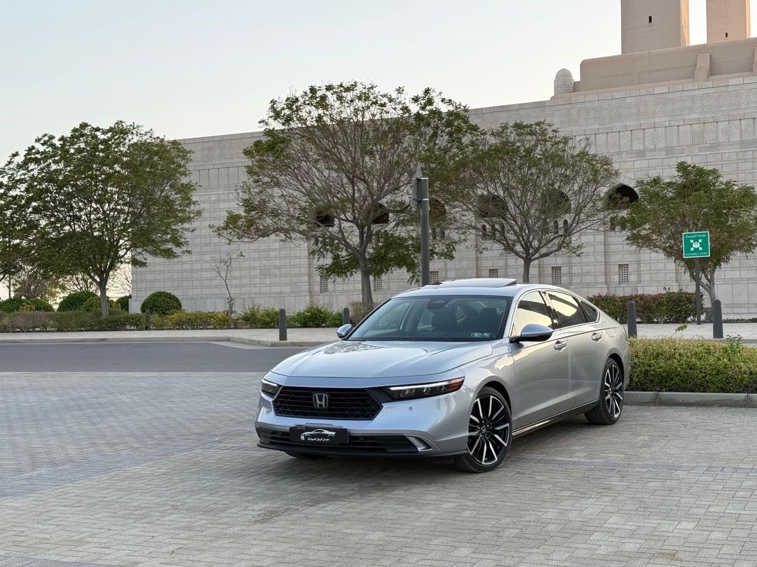 2024 Honda Accord Touring Hybrid thumbnail 3