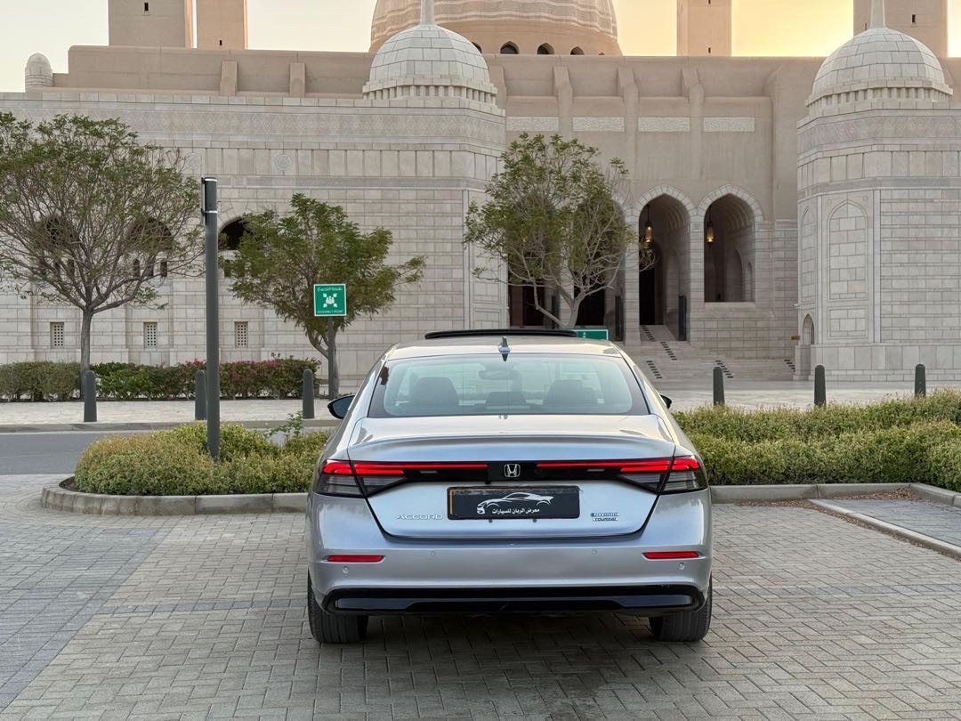 2024 Honda Accord Touring Hybrid thumbnail 4