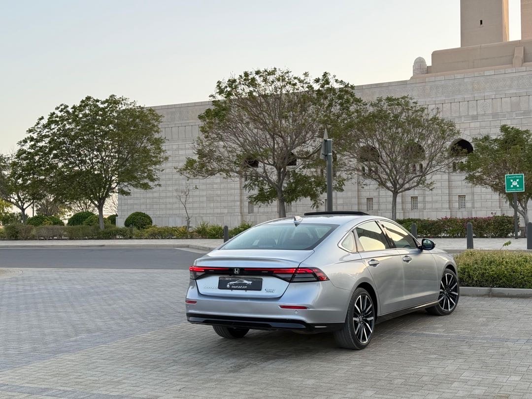2024 Honda Accord Touring Hybrid thumbnail 5