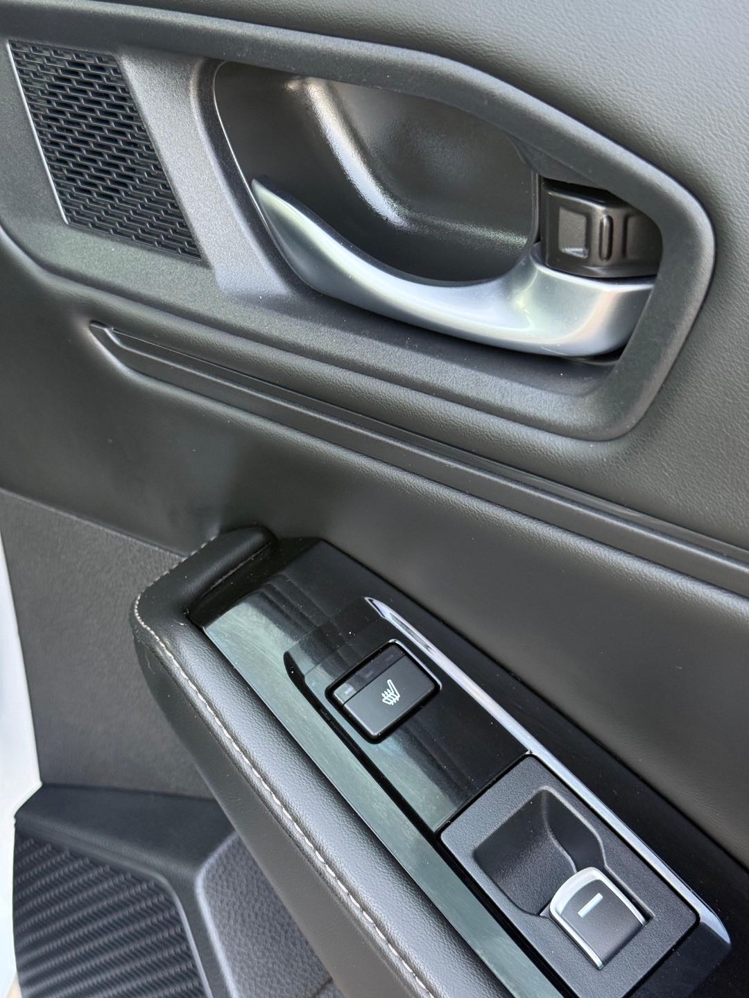 2024 Honda Accord Touring Hybrid thumbnail 14