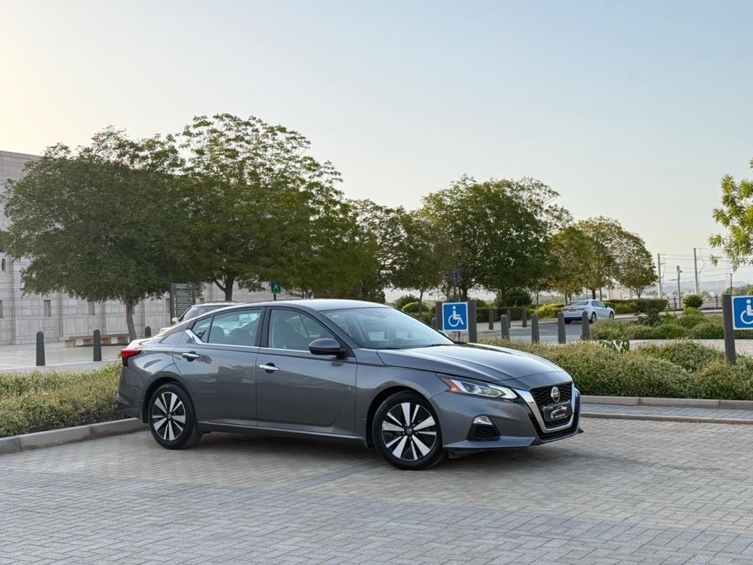 2020 Nissan Altima SV thumbnail 2