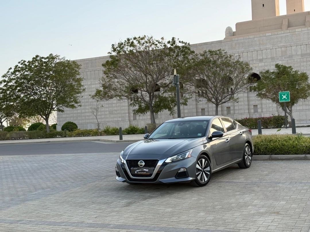 2020 Nissan Altima SV thumbnail 3