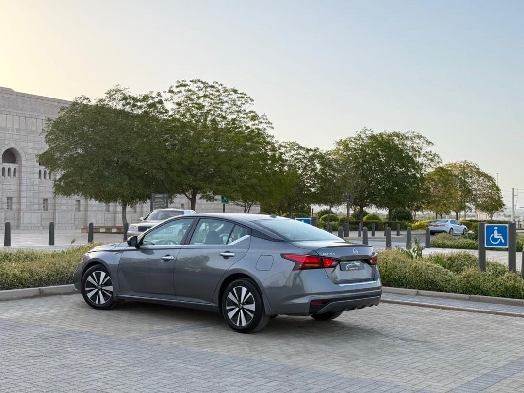 2020 Nissan Altima SV thumbnail 7