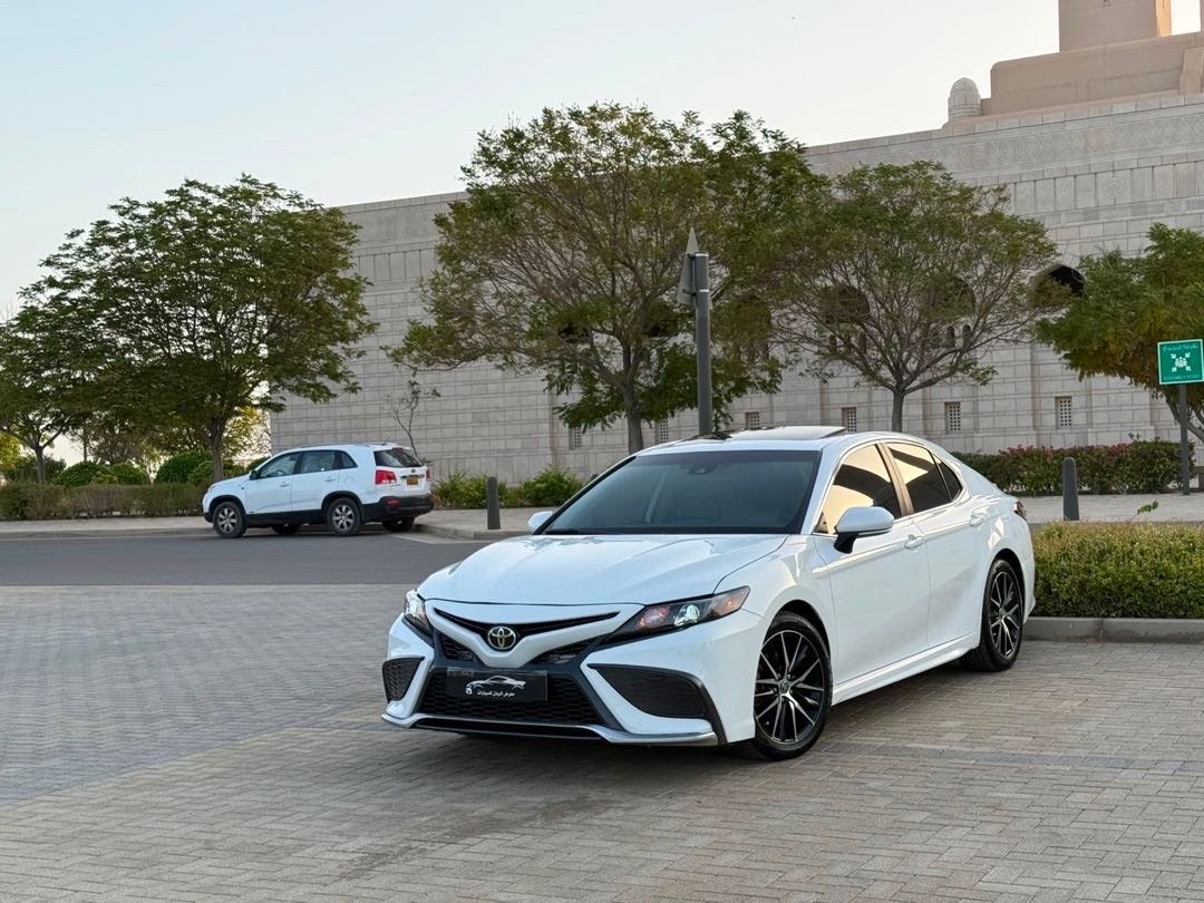 2022 Toyota Camry SE thumbnail 2