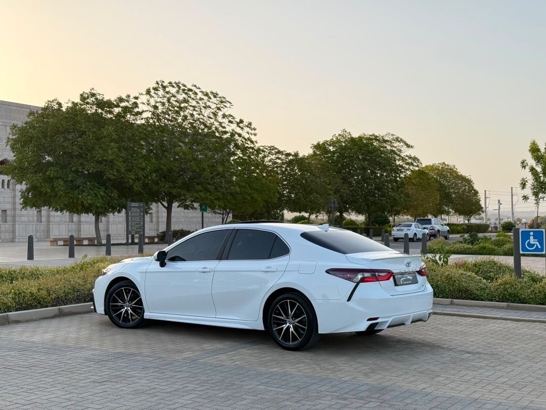 2022 Toyota Camry SE thumbnail 4