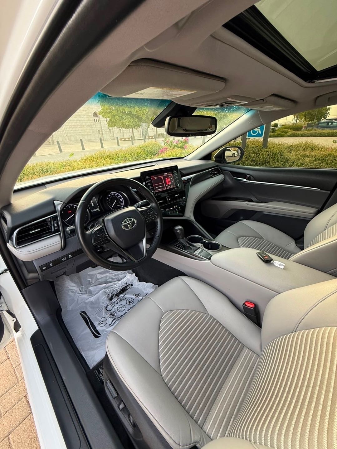 2022 Toyota Camry SE thumbnail 7