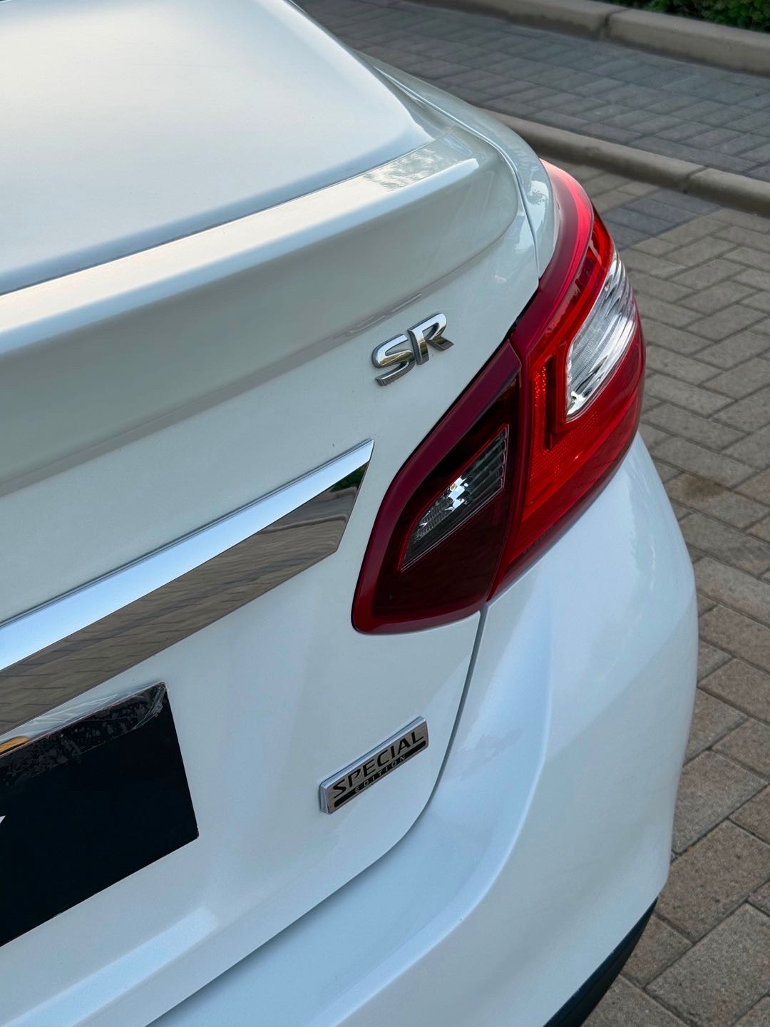 2018 Nissan Altima SR thumbnail 5