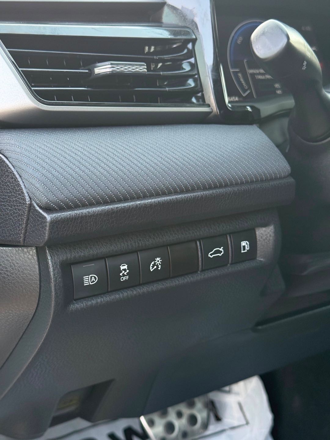 2025 Toyota Camry SE thumbnail 8