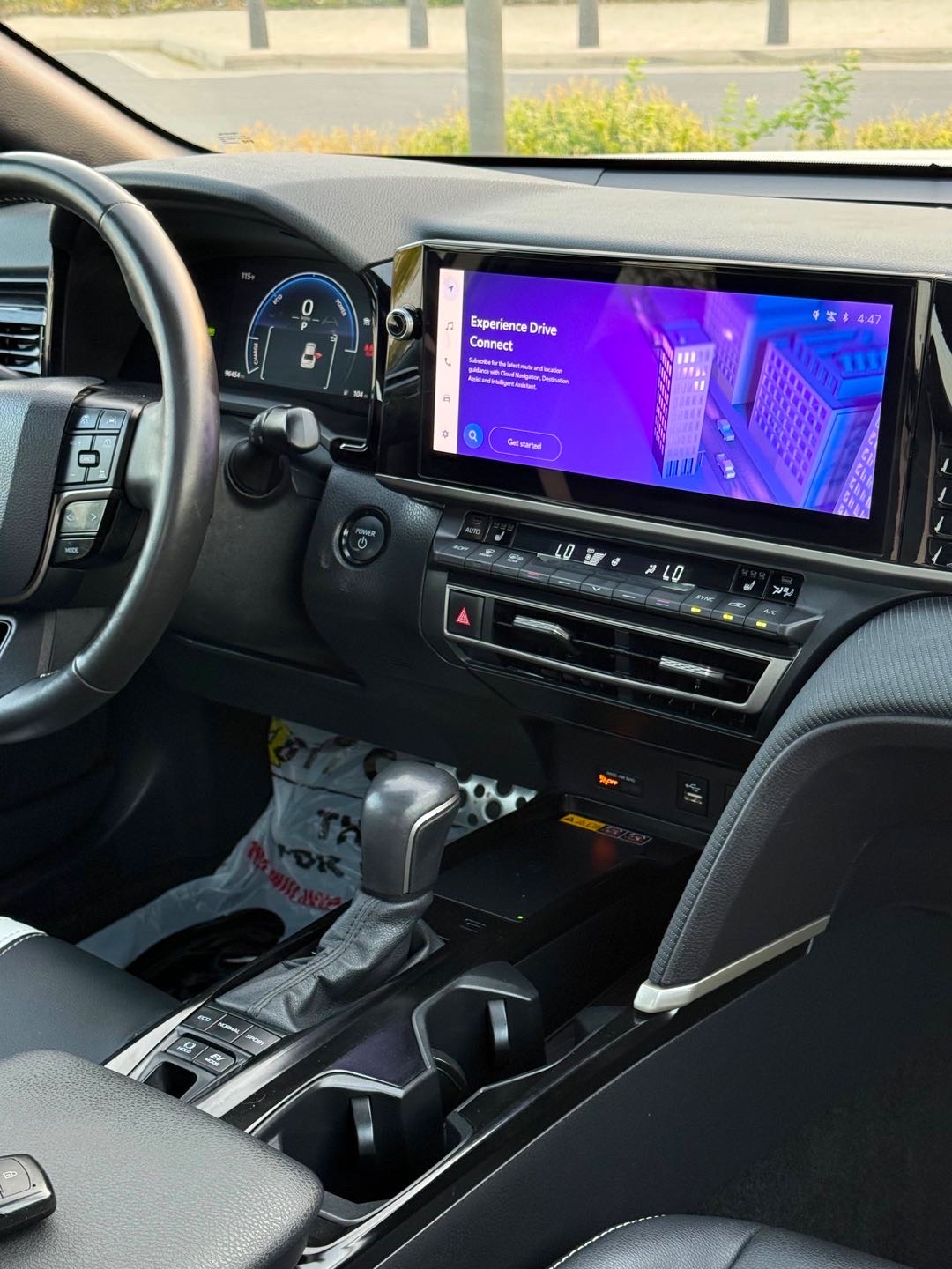 2025 Toyota Camry SE thumbnail 9