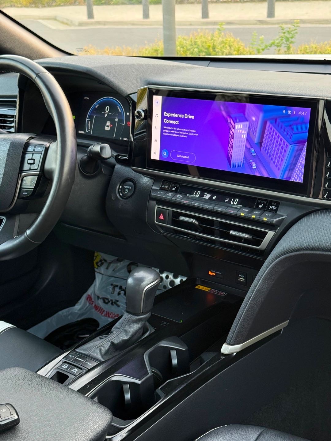 2025 Toyota Camry SE thumbnail 10