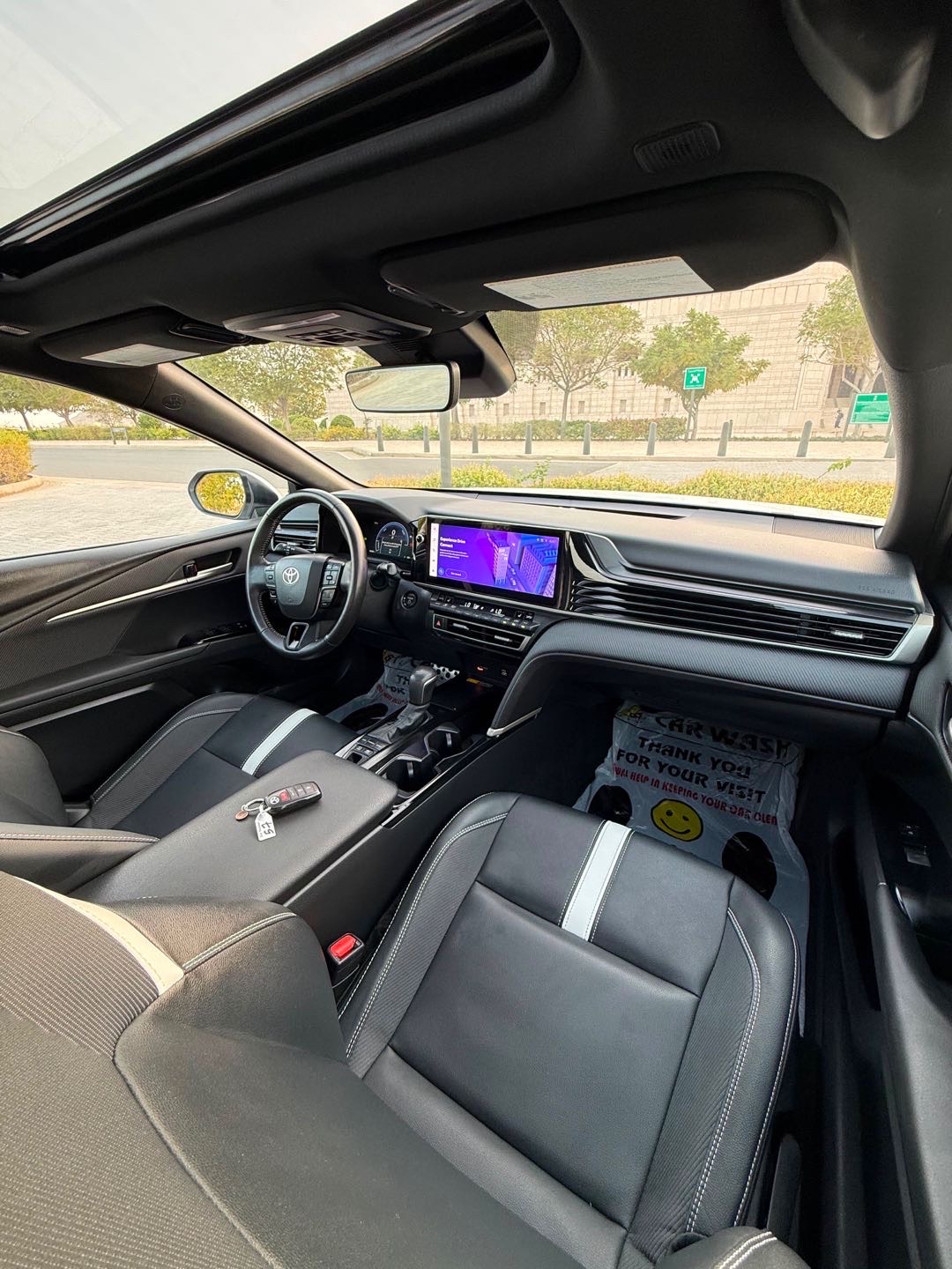 2025 Toyota Camry SE thumbnail 11