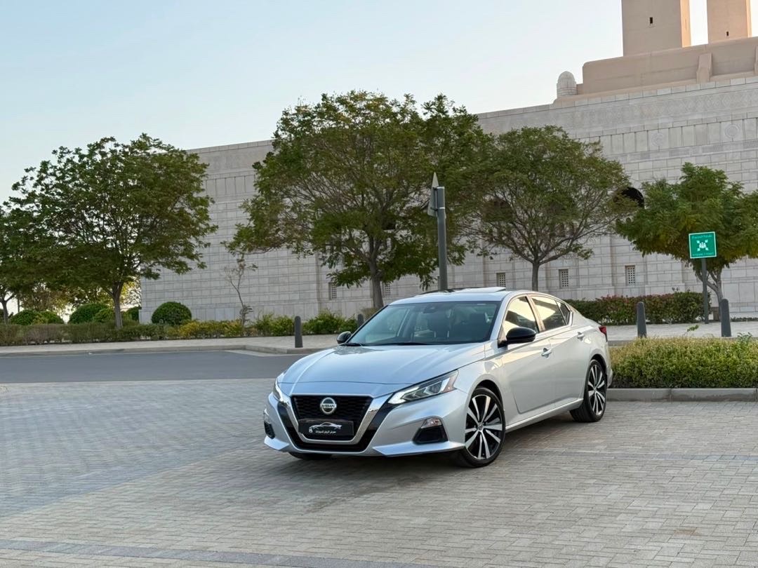 2020 Nissan Altima SR thumbnail 2