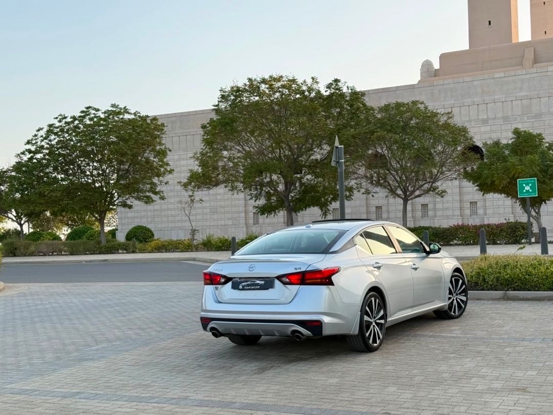 2020 Nissan Altima SR thumbnail 4
