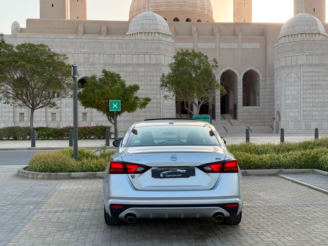 2020 Nissan Altima SR thumbnail 6