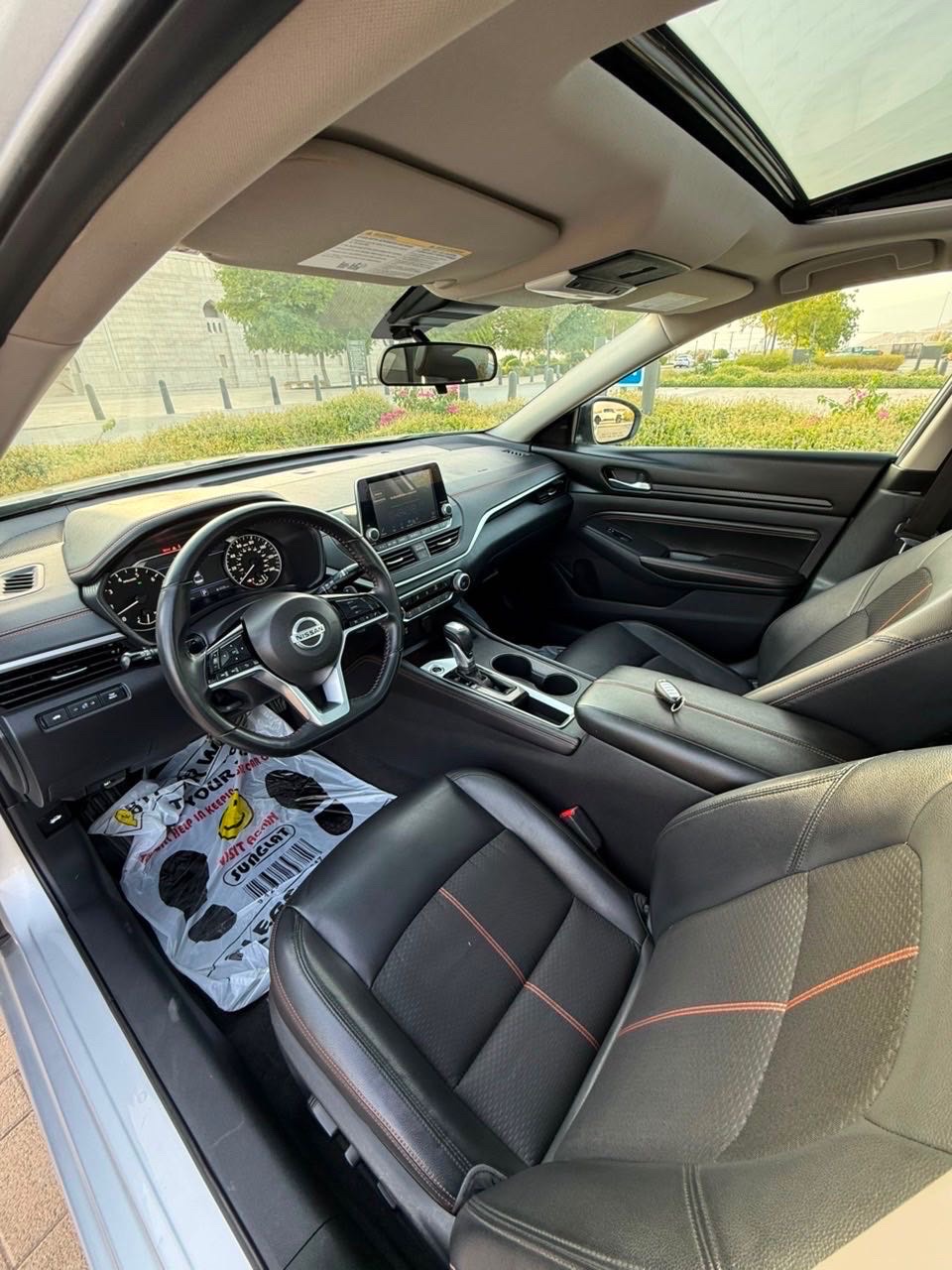2020 Nissan Altima SR thumbnail 8