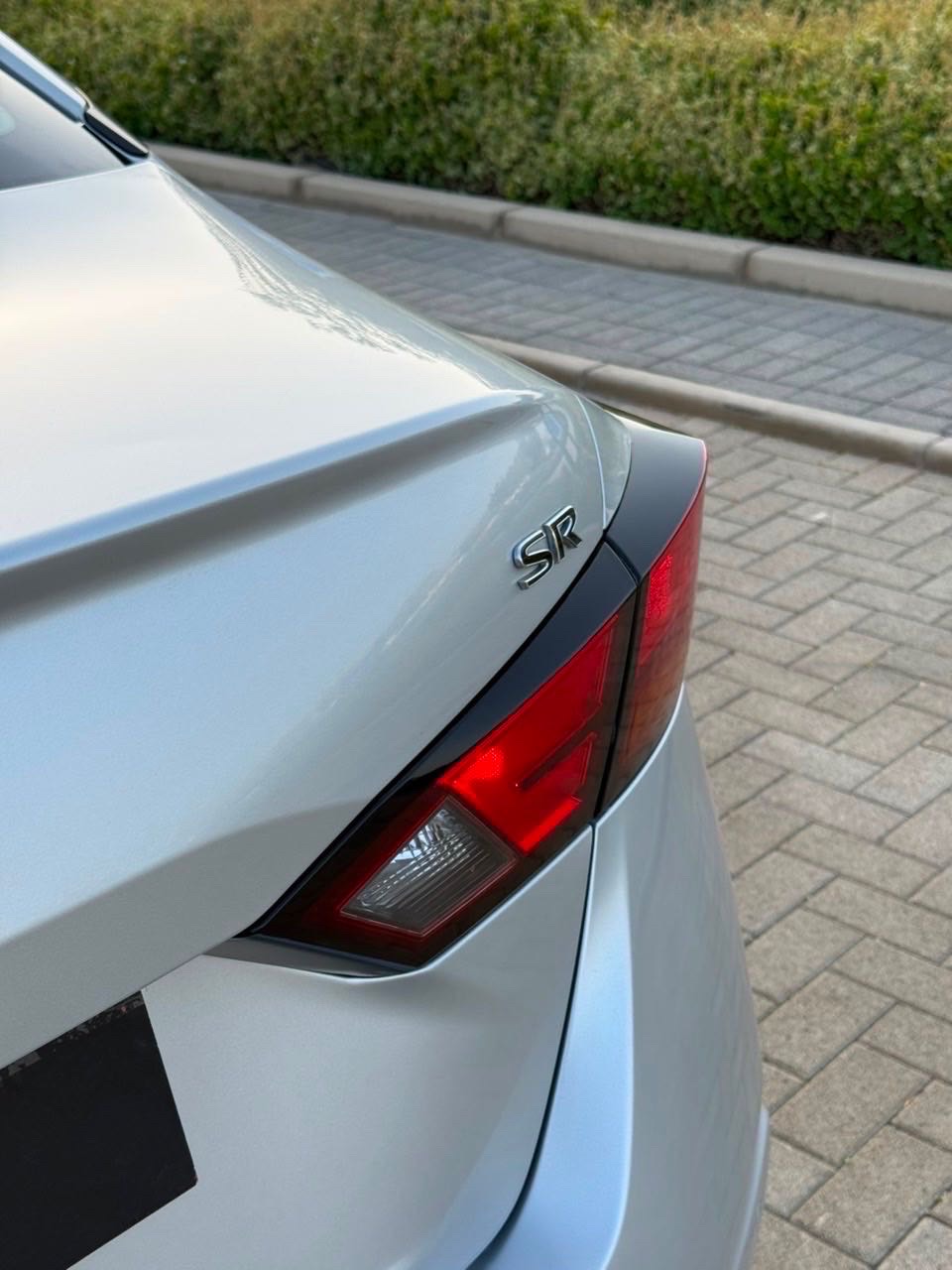 2020 Nissan Altima SR thumbnail 9