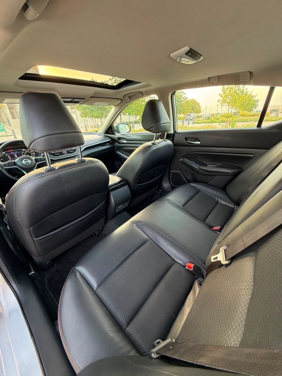 2020 Nissan Altima SR thumbnail 11