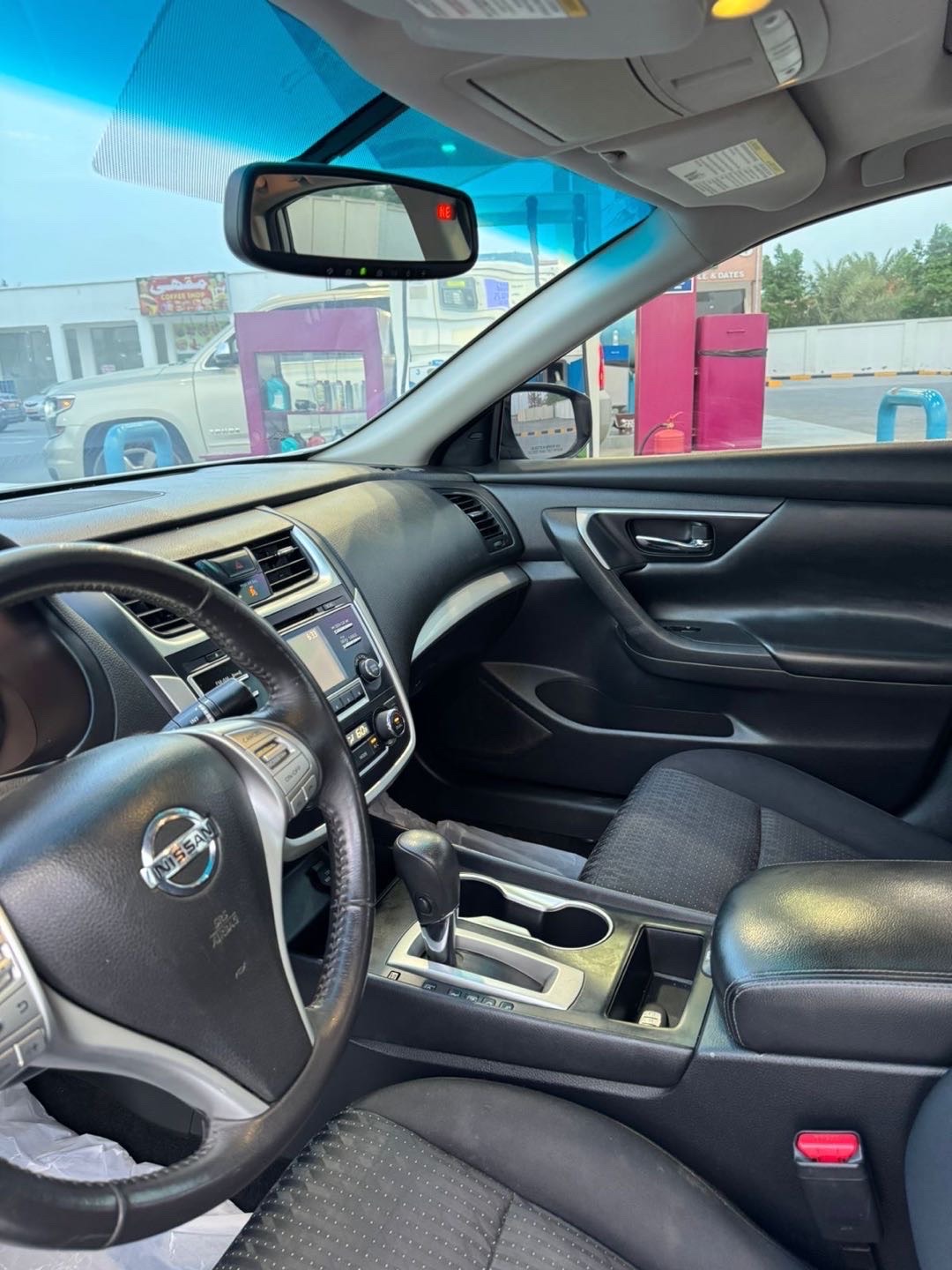 2017 Nissan Altima SV thumbnail 5